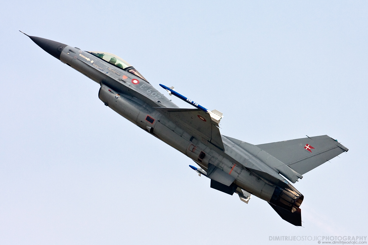 f16_01